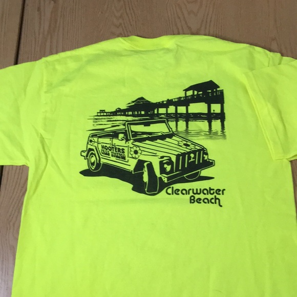 New Mens Vintage Hooters “Don’t Touch My Thing” T-shirt Sizes Med Large XL XXL - Picture 5 of 5